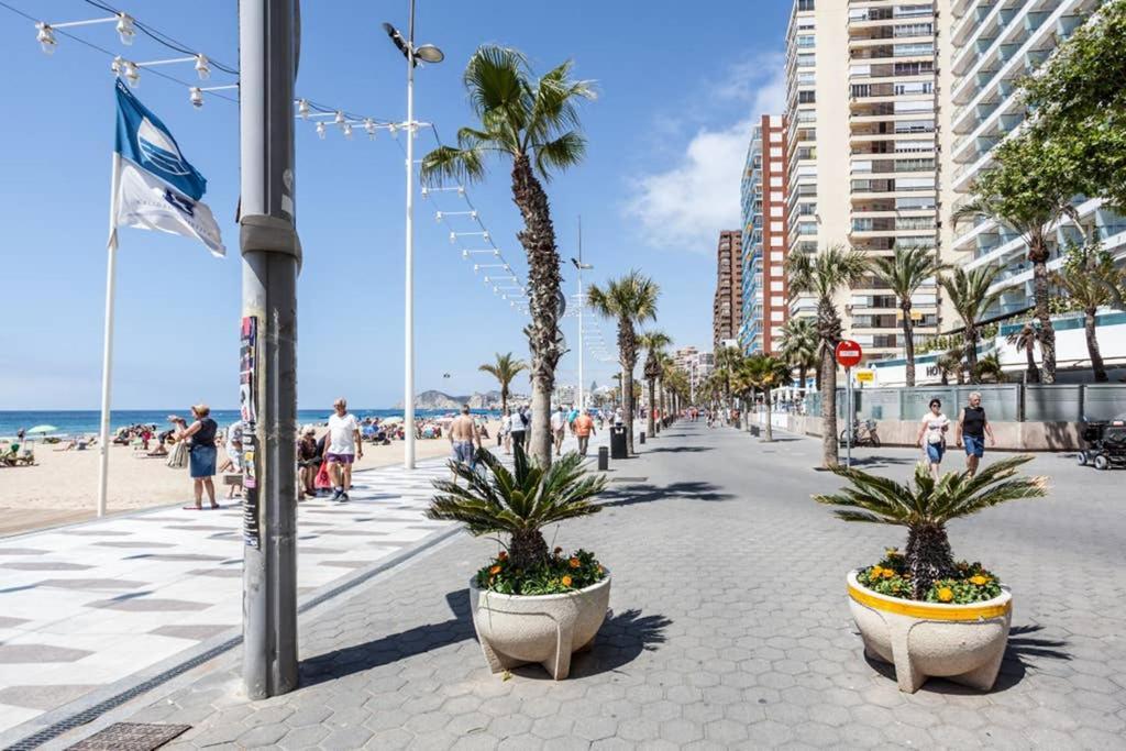 Levante Beach Front Of The Sea Estacha ベニドルム エクステリア 写真
